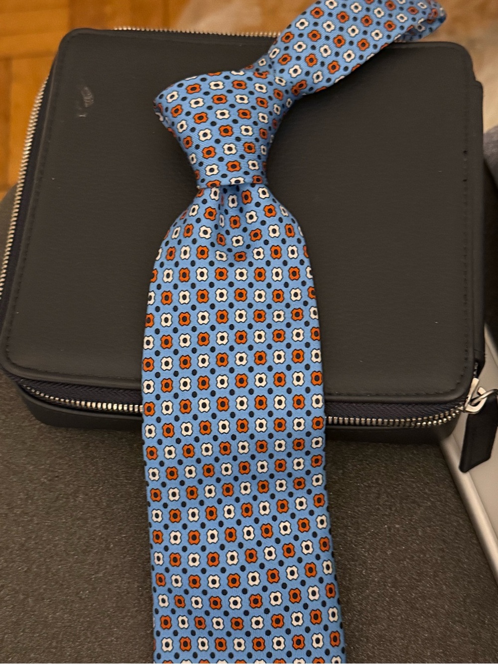 Drake’s London Silk Tie Light Blue Geometric Foulard Print NWT Made in England